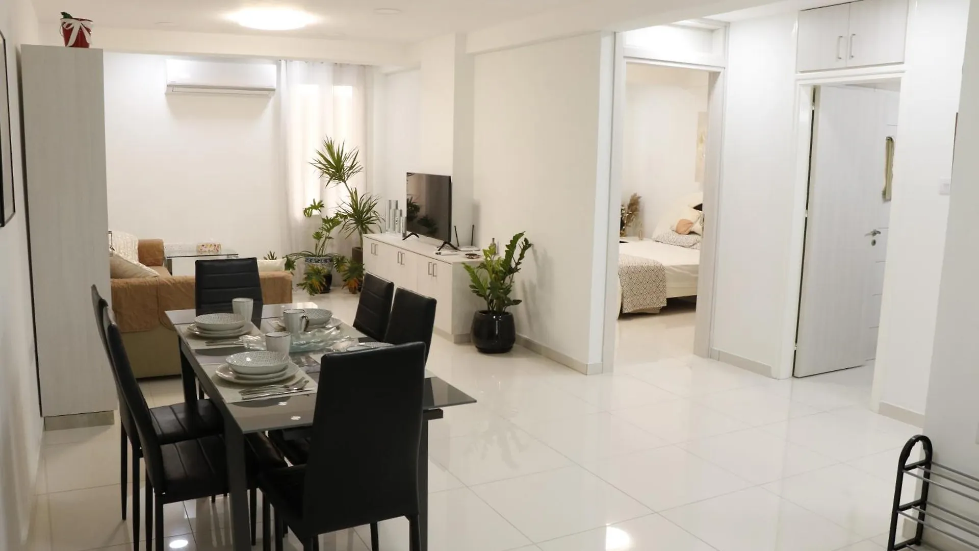 Spacious Apartment, Near Pinikoudes Beach location