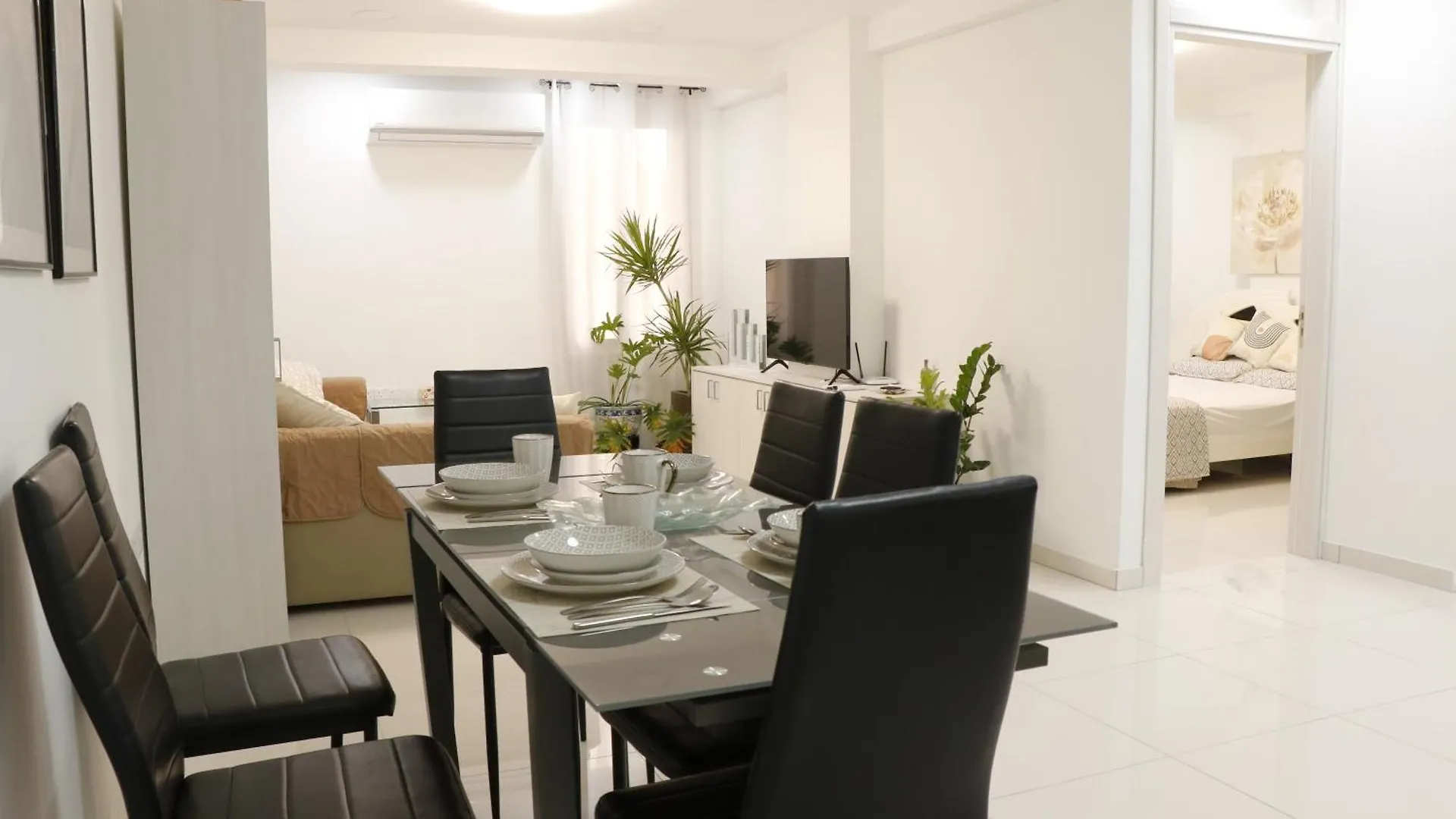 Spacious Apartment, Near Pinikoudes Beach Larnaca 0*,