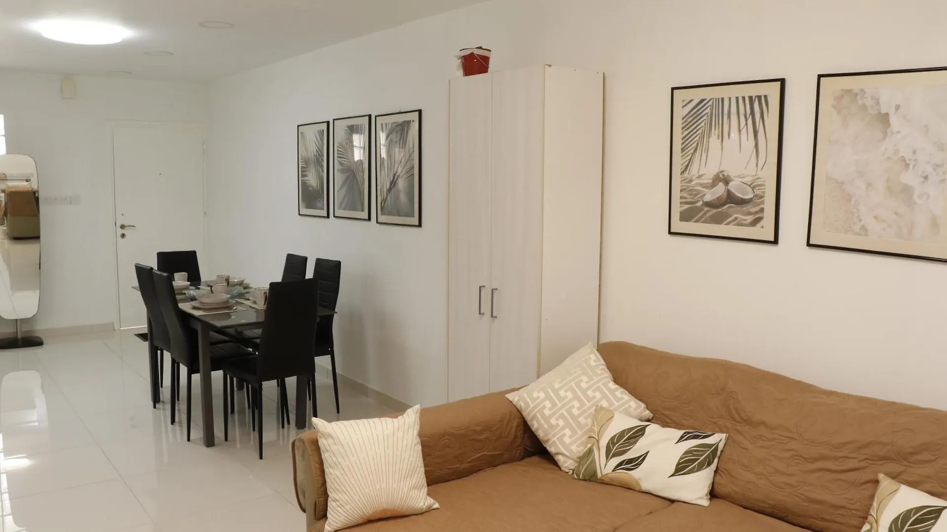 Spacious Apartment, Near Pinikoudes Beach Larnaca Apartment