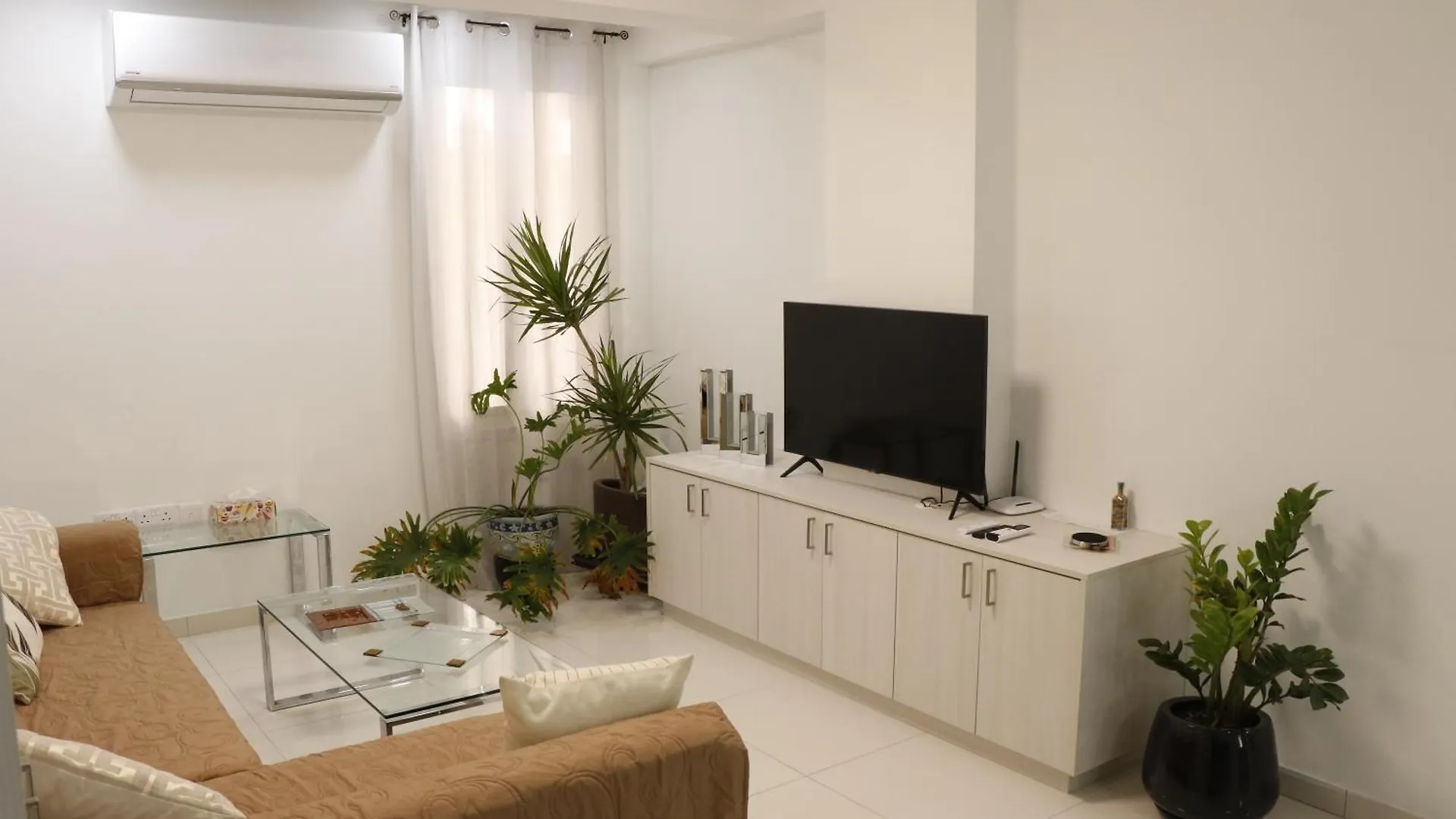 Spacious Apartment, Near Pinikoudes Beach Larnaca